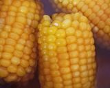 Foto del paso 1 de la receta: Choclo con manteca y sal 🌽