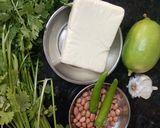 A picture of step 1 of Paneer Thecha.