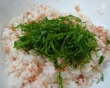 A picture of step 6 of Refreshing Salmon, Shiso and Lemon Chirashi Sushi.