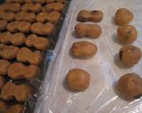 A picture of step 4 of Peanut Butter and Chocolate Chip Cookies.