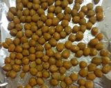 A picture of step 3 of Roasted Garlic Crunchy Chick Peas.