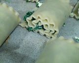 A picture of step 4 of Spinach lasagna roll ups.