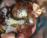 Hình bước làm 1 của món Cá thu trứng kho hành tỏi