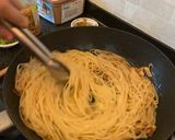 Hình bước làm 4 của món Mì Ý Tôm Cay - Spicy Prawns Aglio e Olio Tagliolini