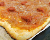Foto del paso 8 de la receta: Coca de Cebolla confitada con Sobrasada
