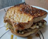 Foto del paso 4 de la receta: Sándwich🥙🍆🍯 de berenjenas tatemadas, cebolla, queso y salsa de garbanzos🌮🌯🧆