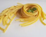 Foto del passaggio 3 della ricetta Tagliatelle al basilico
