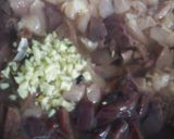 A picture of step 2 of Chicken liver with chicken.