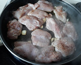 Foto del paso 1 de la receta: Pollo con tomate y setas