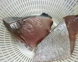 A picture of step 1 of Teriyaki Buri (Amberjack) with Garlic and Black Pepper.