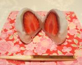 A picture of step 9 of Easy Strawberry Daifuku Made in a Microwave.