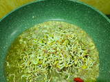 Tumis kangkung tauge pedas manis (cocok untuk diet)