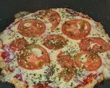 Foto del paso 4 de la receta: Pizza light con masa de pollo a la napolitana con provenzal