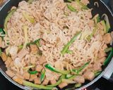 Foto del passaggio 6 della ricetta Noodles al tofu e zucchine sweet chili🥰