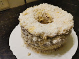 Torta de limón con crema de limón cubierta con coco