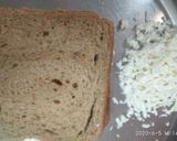 A picture of step 1 of Mixed capsicum bread grilled pizza.