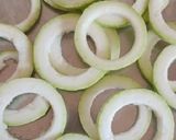 दुधी भोपळ्याची रिंग भजी (Dudhi Bhoplyachi Ring Bhajji Recipe In Marathi) रेसिपी स्टेप 2 फोटो 
