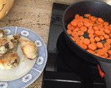 Foto del paso 2 de la receta: Muslos de pollo con salsa de zanahoria