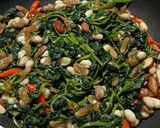 A picture of step 4 of Espinacas a la Catalana.