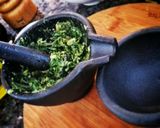 A picture of step 2 of Bucati with pesto.