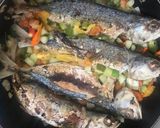 Foto langkah ke 4 dari resep Ikan kembung masak acar.