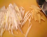 A picture of step 1 of Warming Ginger and Japanese Leek Soup.