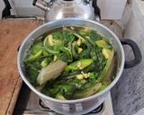 Foto del paso 1 de la receta: Buñuelos de acelga y zapallito 🥬