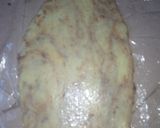 A picture of step 8 of Tear drop milk candy.