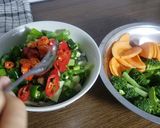 Foto langkah ke 5 dari resep Tim udang bawang putih.