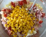 Foto del passaggio 5 della ricetta Cous cous con mais, mozzarella, pomodorini e prosciutto cotto🌽🍅