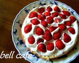 A picture of step 5 of A Strawberry Cake Decorated like a Flower.