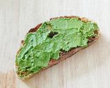 Gambar langkah 4 resipi Pesto Tomato Bruschetta.