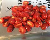 Une image de l'étape 3 de Salade de tomates cerises, concombre,câpres italiennes et basilic en fleur.