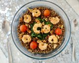 Foto del paso 6 de la receta: Ensalada templada de lentejas con alga wakame y gambón con ajos fritos