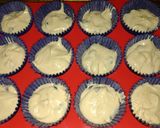Foto del paso 3 de la receta: Cupcakes de vainilla con chips de chocolate