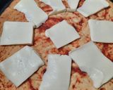 Foto del paso 1 de la receta: Pizza con jamón cocido y aceitunas verdes