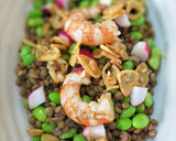 Foto del paso 6 de la receta: Ensalada templada de lentejas con edamame y gambones