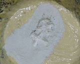 Foto langkah ke 3 dari resep Cake Tape Topping Almond.