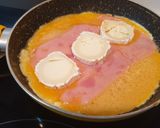Foto del paso 3 de la receta: Tortilla francesa con jamón de York y rulo de cabra