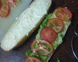 Foto del paso 7 de la receta: Bocadillo de pechuga, lechuga, tomate y papas fritas