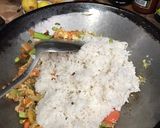 รูปขั้นตอนการทำที่ 4 ของ ข้าวผัดหมูยอใส่ไข่