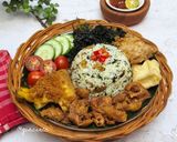 Foto langkah ke 6 dari resep Nasi Kulit Ayam dan Jukut Goreng.