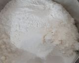 पारंपारिक रोझ रवा केक.. (paramkarik rose rava cake recipe in marathi) रेसिपी स्टेप 2 फोटो 
