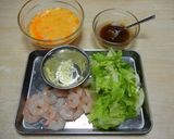 A picture of step 2 of [Farmer's Recipe] Fried Rice with Prawns and Lettuce.