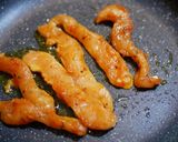 รูปขั้นตอนการทำที่ 2 ของ สลัดโรลไส้ไก่ + ซอสน้ำผึ้งมัสตาร์ด