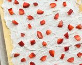 Foto langkah ke 4 dari resep Roll Cake Lembut Simpel Ekonomis.