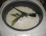 A picture of step 3 of Nasi Lemak (Rice Cooked in Coconut Milk).