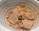 A picture of step 3 of Spicy Mitsuba with Meat, Sesame, and Ponzu.
