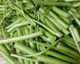 Hình bước làm 1 của món Lòng cá hú xào rau muống