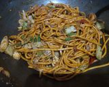 Foto langkah ke 6 dari resep Mie Goreng Rendang.